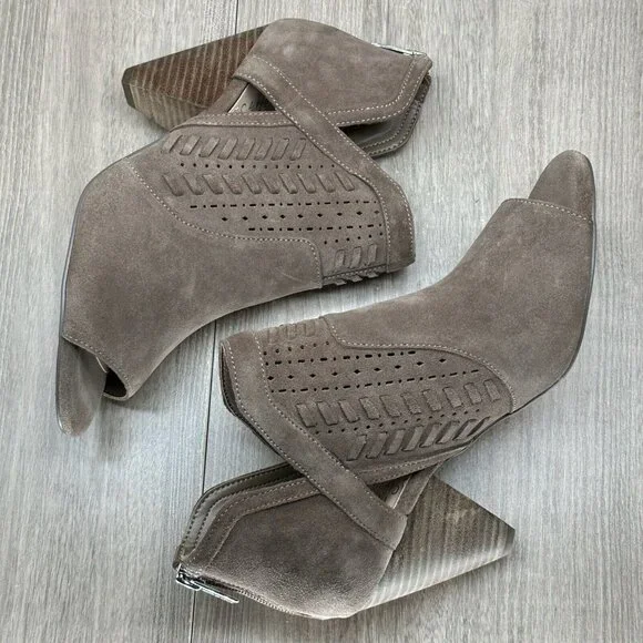 Vince Camuto Sandals Womens Size 8.5M Cone Heel Peep Toe Zip Pump Leather Taupe - Picture 6 of 13